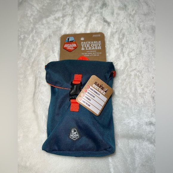 Arcadia Other - ARCADIA TRAIL DOG PACKABLE TIE OUT & LEASH - NEW 🎄🦮